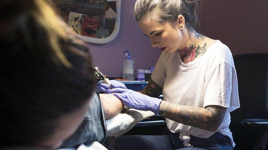 Онищенко предупредил об опасности татуировок для здоровья
