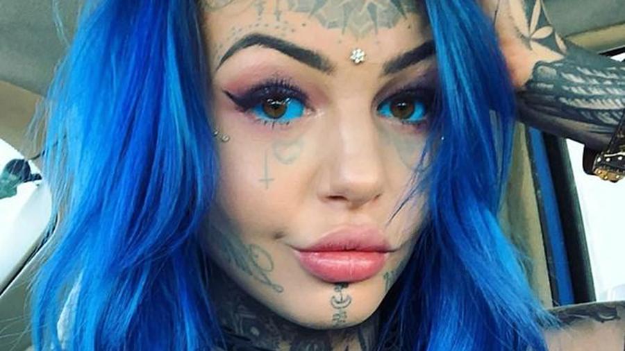 Австралийка потеряла зрение на три недели из-за татуировки на глазах
