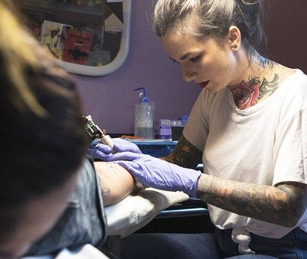 Онищенко предупредил об опасности татуировок для здоровья